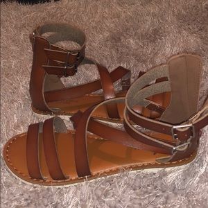 SOLD*****Size 8 sandals American eagle brand new
